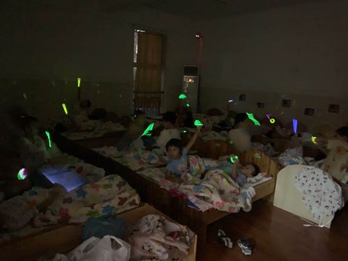 放學(xué)后的保健室晚上不回家睡覺了