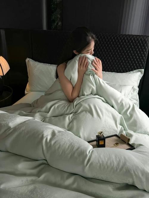 陪讀裝睡讓他滑進去了電影