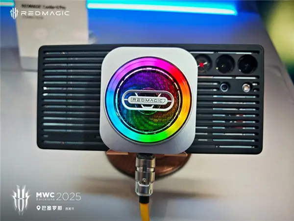 為全球電競愛好者帶來全方位極致游戲體驗(yàn)！紅魔參展MWC2025：首款裸眼3D游戲本亮相__為全球電競愛好者帶來全方位極致游戲體驗(yàn)！紅魔參展MWC2025：首款裸眼3D游戲本亮相